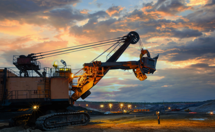 Remoção industrial de equipamentos: etapas, riscos e como planejar