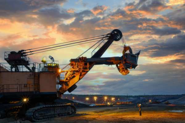Remoção industrial de equipamentos: etapas, riscos e como planejar