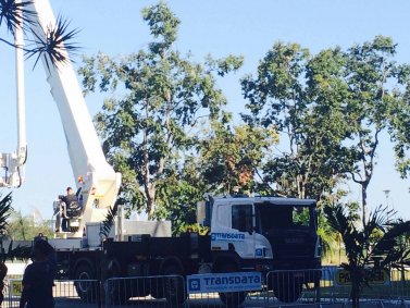 Primeira Plataforma sobre Caminh�es de Alcance 70 metros de Altura